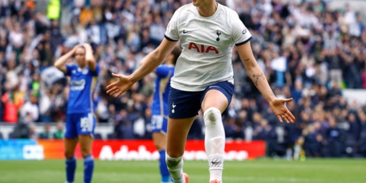 Martha Thomasová zlomila srdce Leicesteru a poslala Spurs do finále ženského FA Cupu